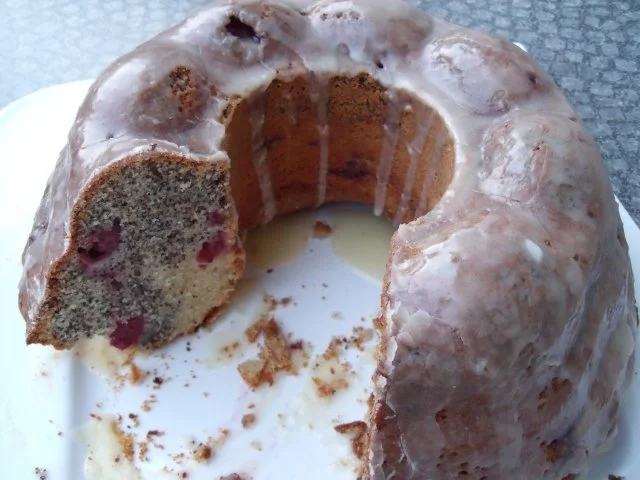 Eierlikör-Kirsch-Mohn-Gugelhupf - Rezept - Bild Nr. 2