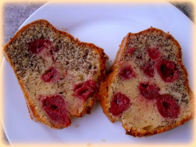 Eierlikör-Kirsch-Mohn-Gugelhupf - Rezept