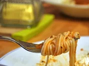 Spaghetti mit Tomaten-Pfirsich-Sauce - Rezept
