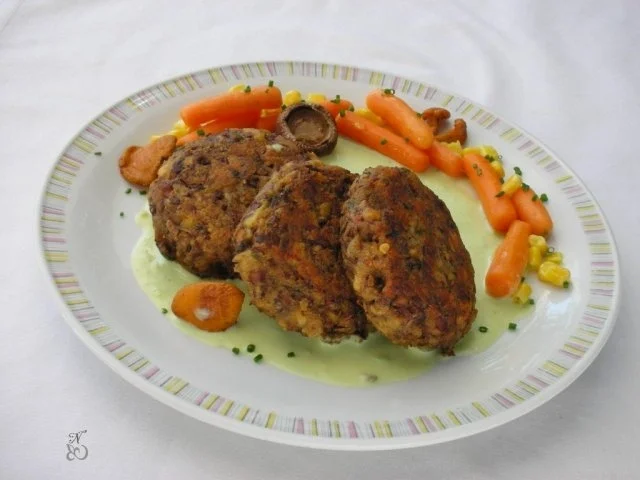 Rezept: Pilz-Frikadellen mit Avocadosauce Bild Nr. 2 Pilz-Frikadellen mit Avocadosauce - Rezept - Bild Nr. 2