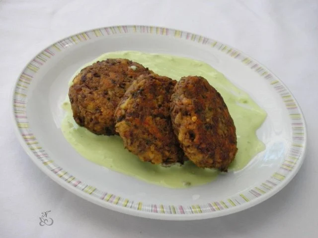 Rezept: Pilz-Frikadellen mit Avocadosauce Bild Nr. 13 Pilz-Frikadellen mit Avocadosauce - Rezept - Bild Nr. 13