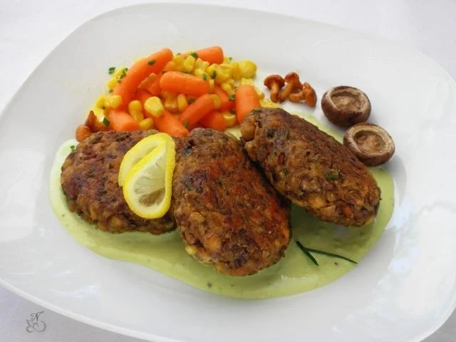 Rezept: Pilz-Frikadellen mit Avocadosauce Bild Nr. 14 Pilz-Frikadellen mit Avocadosauce - Rezept - Bild Nr. 14