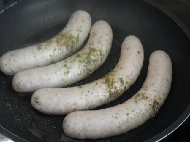 Rezept: Beilage : Kartoffelbrei mit Kräutern-Crème fraîche und dazu Kräuterbratwürste Bild Nr. 10 Beilage : Kartoffelbrei mit Kräutern-Crème fraîche und dazu Kräuterbratwürste - Rezept - Bild Nr. 10