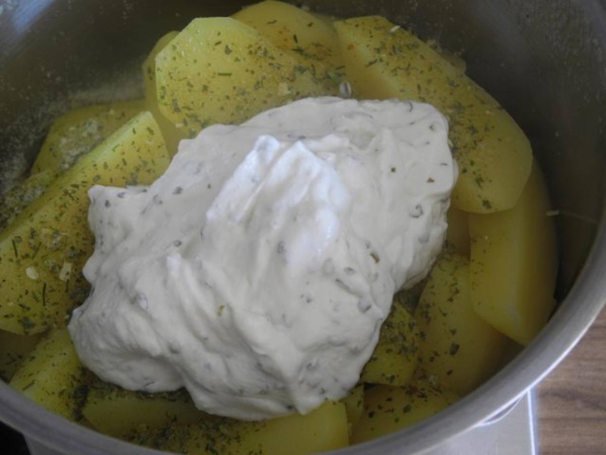 Beilage : Kartoffelbrei mit Kräutern-Crème fraîche und dazu Kräuterbratwürste - Rezept - Bild Nr. 6