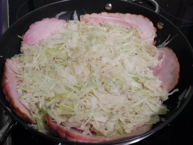 Schwein : Gewickelter Schinken auf Apfel - Weißkohl - Gemüse - Rezept - Bild Nr. 8