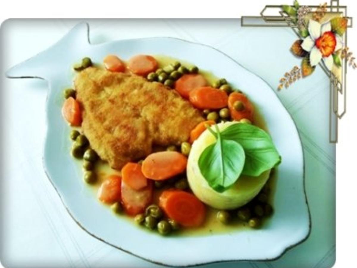 Gebratene Scholle auf Gemüsebett mit leckerem Stampfkartoffel ... Gebratene Scholle auf Gemüsebett mit leckerem Stampfkartoffel ...