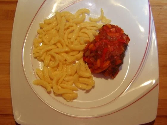 Kräuterhacksteaks mit Gemüsebelag - Rezept