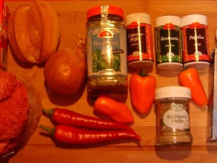 Kräuterhacksteaks mit Gemüsebelag - Rezept - Bild Nr. 2