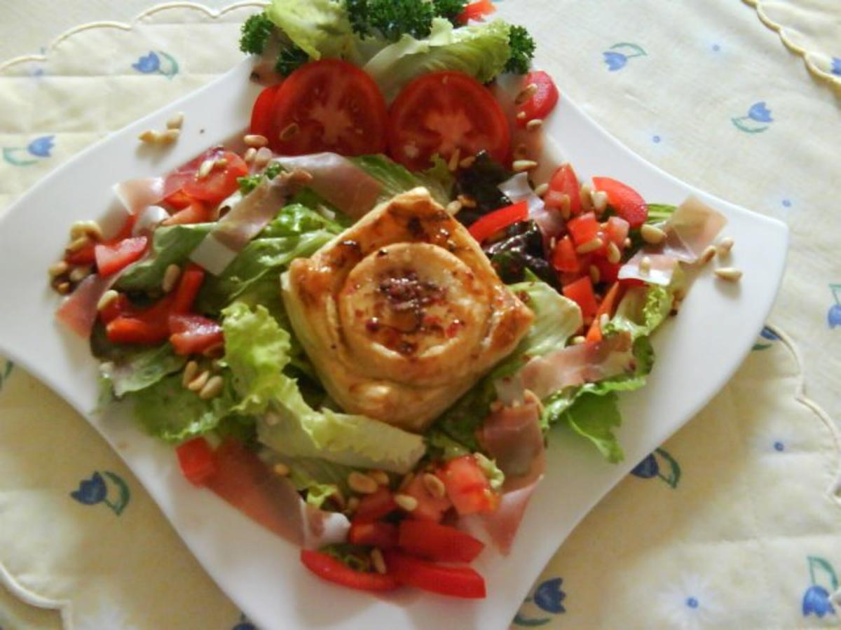 Scarole mit crottin de chavignol und Trüffelhonig - Rezept - kochbar.de