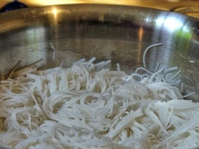 Bun nem nuong - Honigfrikadellen mit Reisnudeln - Rezept - Bild Nr. 10