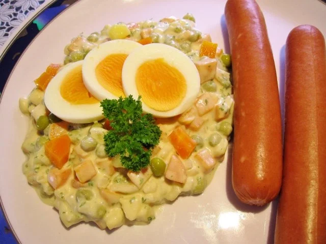 Kartoffelsalat mit Möhren und Erbsen ... - Rezept