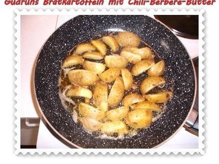 Rezept: Kartoffeln: Bratkartoffeln mit Chili-Berbere-Butter Bild Nr. 4 Kartoffeln: Bratkartoffeln mit Chili-Berbere-Butter - Rezept - Bild Nr. 4