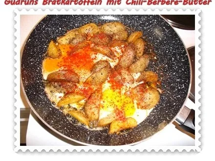 Rezept: Kartoffeln: Bratkartoffeln mit Chili-Berbere-Butter Bild Nr. 7 Kartoffeln: Bratkartoffeln mit Chili-Berbere-Butter - Rezept - Bild Nr. 7