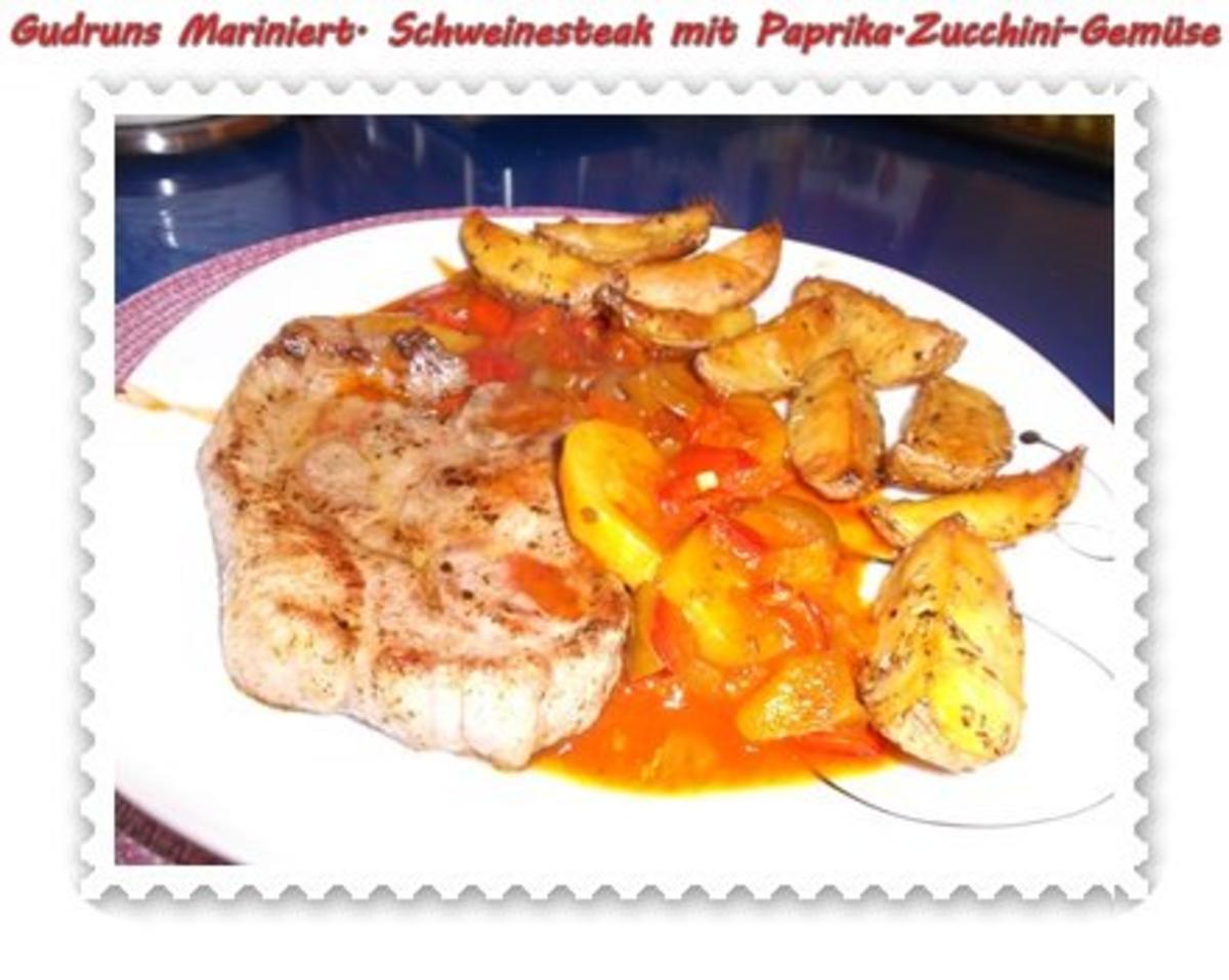 Fleisch: Marinierte Steaks mit Paprika-Zucchini-Gemüse und Kräuter-Ofenkartoffeln - Rezept