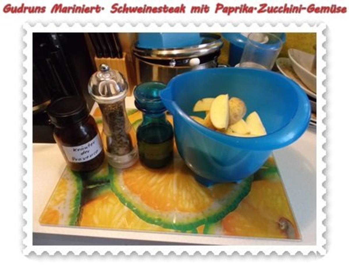 Fleisch: Marinierte Steaks mit Paprika-Zucchini-Gemüse und Kräuter-Ofenkartoffeln - Rezept - Bild Nr. 2