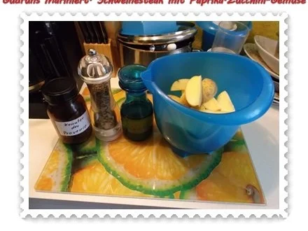 Fleisch: Marinierte Steaks mit Paprika-Zucchini-Gemüse und Kräuter-Ofenkartoffeln - Rezept - Bild Nr. 2