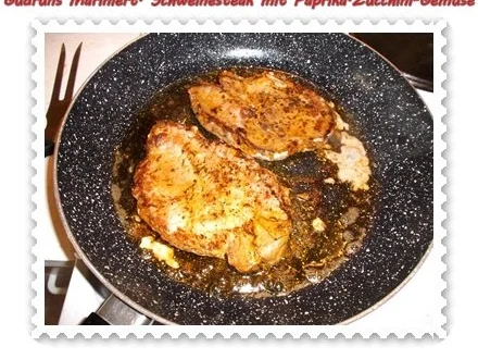 Fleisch: Marinierte Steaks mit Paprika-Zucchini-Gemüse und Kräuter-Ofenkartoffeln - Rezept - Bild Nr. 17