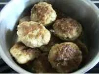 Rezept: Hackfleisch: Knusprige Frikadellen Hackfleisch: Knusprige Frikadellen - Rezept