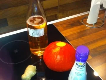 Rezept: Kürbissuppe mit Cidre (Hokkaido) Bild Nr. 2 Kürbissuppe mit Cidre (Hokkaido) - Rezept - Bild Nr. 2