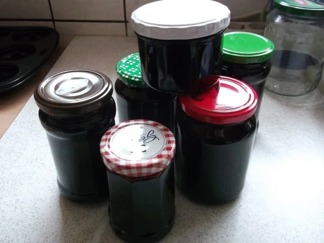 Holunderbeergelee mit Orange,Zimt und Zitrone - Rezept