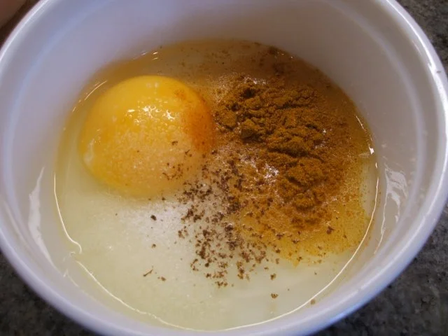 Gemüse: Panierte Zucchinisticks mit warmem Tomatensalat - Rezept - Bild Nr. 5