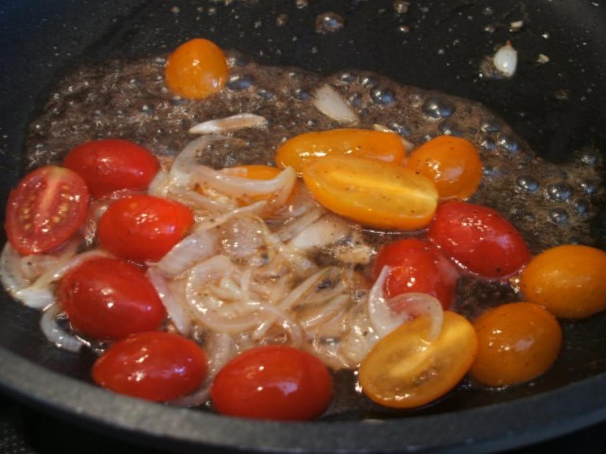 Gemüse: Panierte Zucchinisticks mit warmem Tomatensalat - Rezept - Bild Nr. 9