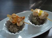 Steinbeißer-Spießchen mit Oliven-Mandel-Paste - Rezept