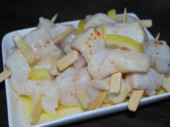 Rezept: Steinbeißer-Spießchen mit Oliven-Mandel-Paste Bild Nr. 3 Steinbeißer-Spießchen mit Oliven-Mandel-Paste - Rezept - Bild Nr. 3