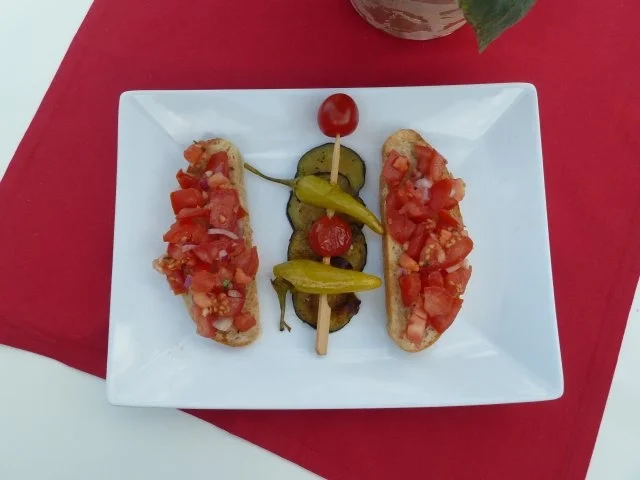 Gebackene Auberginen mit  etwas "Aufgespicktem", Tomate Bruschetta - Rezept