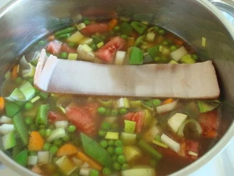 Rezept: Gemüsesuppe "Querbeet" mit kräftiger Grundlage Bild Nr. 12 Gemüsesuppe "Querbeet" mit kräftiger Grundlage - Rezept - Bild Nr. 12