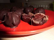 Rezept: Pralinen: Balsamico-Kirsch-Kugeln Pralinen: Balsamico-Kirsch-Kugeln - Rezept