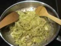 Huhn: Knusprige Leber mit Zwiebeln - Rezept