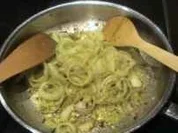 Huhn: Knusprige Leber mit Zwiebeln - Rezept