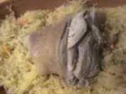 Schwein: Deftiges Eisbein mit Sauerkraut - Rezept