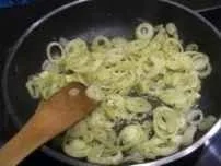 Schwein: Nackensteaks mit Zwiebeln & Zaziki - Rezept - Bild Nr. 3