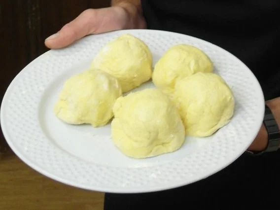 Marillenknödel mit Vinschger Marillenbrand - Rezept