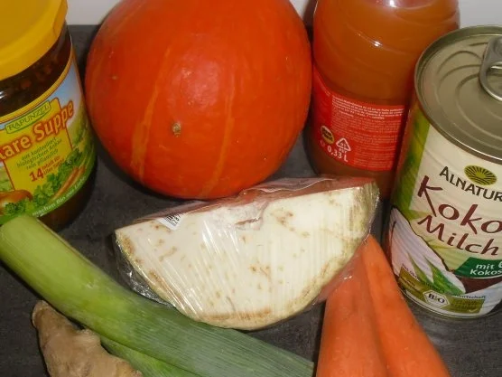 Kürbis-Suppe mit Gemüseeinlage - Rezept - Bild Nr. 2