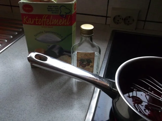 Rezept: Cupcakes "Schwarzwälder Kirsch" Bild Nr. 14 Cupcakes "Schwarzwälder Kirsch" - Rezept - Bild Nr. 14