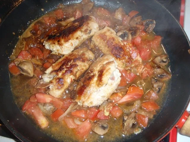 Involtini mit Polentatalern in Tomaten-Champignon Soße - Rezept - Bild Nr. 3