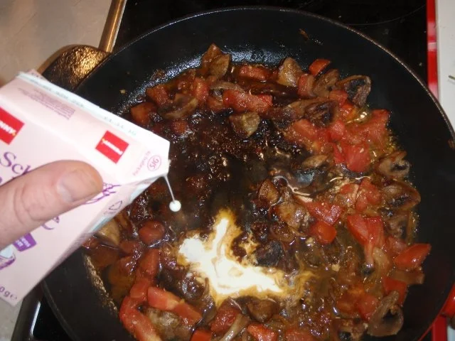 Involtini mit Polentatalern in Tomaten-Champignon Soße - Rezept - Bild Nr. 5