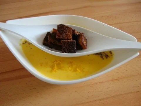 Kürbis-Orangensuppe mit Zimtcroûtons - Rezept - Bild Nr. 2