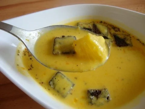 Kürbis-Orangensuppe mit Zimtcroûtons - Rezept - Bild Nr. 3