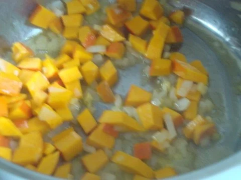 Kürbis-Orangensuppe mit Zimtcroûtons - Rezept - Bild Nr. 8