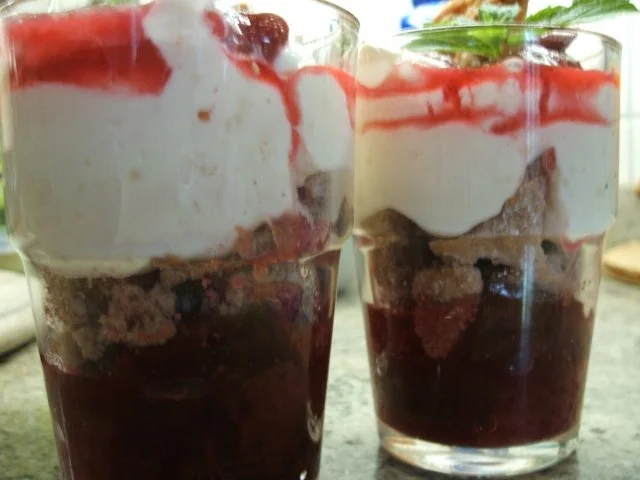 Rezept: Dessert: Schmandcreme mit Zwetschgenkompott Bild Nr. 4 Dessert: Schmandcreme mit Zwetschgenkompott - Rezept - Bild Nr. 4