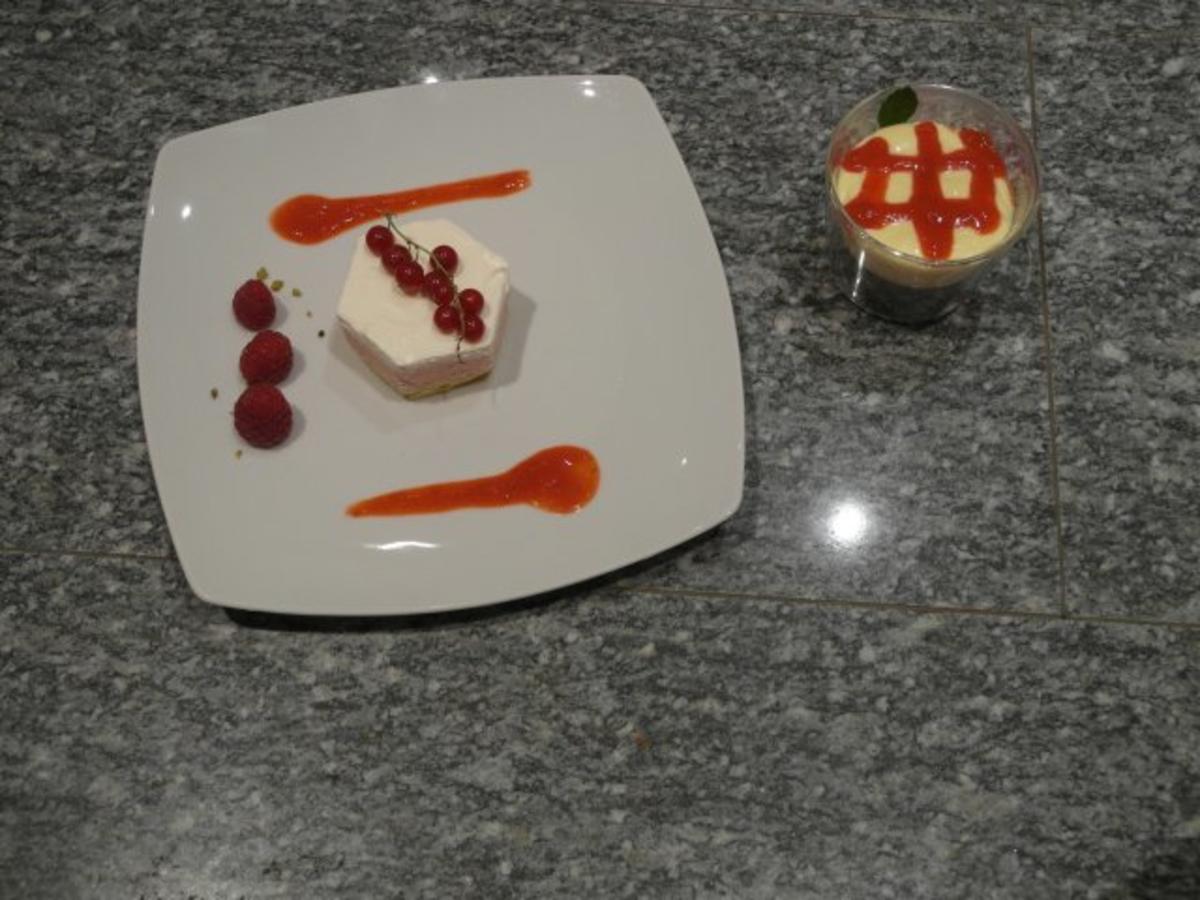 Himbeer-Joghurt-Türmchen und weißes Schokomousse - Rezept - kochbar.de