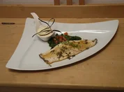 Filet vom Saibling in Thymianbutter auf einem Salat vom jungen Spinat und Kartoffelschaum - Rezept