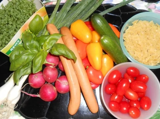 Rezept: Nudelsalat *bunter Herbst* Bild Nr. 2 Nudelsalat *bunter Herbst* - Rezept - Bild Nr. 2