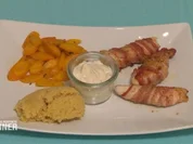 Baconhähnchen in Senf-Honig-Marinade mit Estragonmöhrchen, Orangencouscous - Rezept