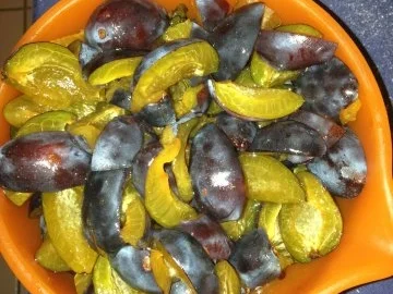 Zwetschenkuchen mit Walnuss-Butter-Zucker Überzug - Rezept - Bild Nr. 3