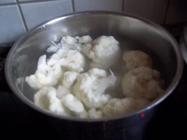 Blumenkohl mit Käse-Kräuter-Soße - Rezept - Bild Nr. 3